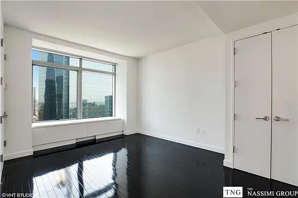 Sold by TNG Nassimi Realty | media 3