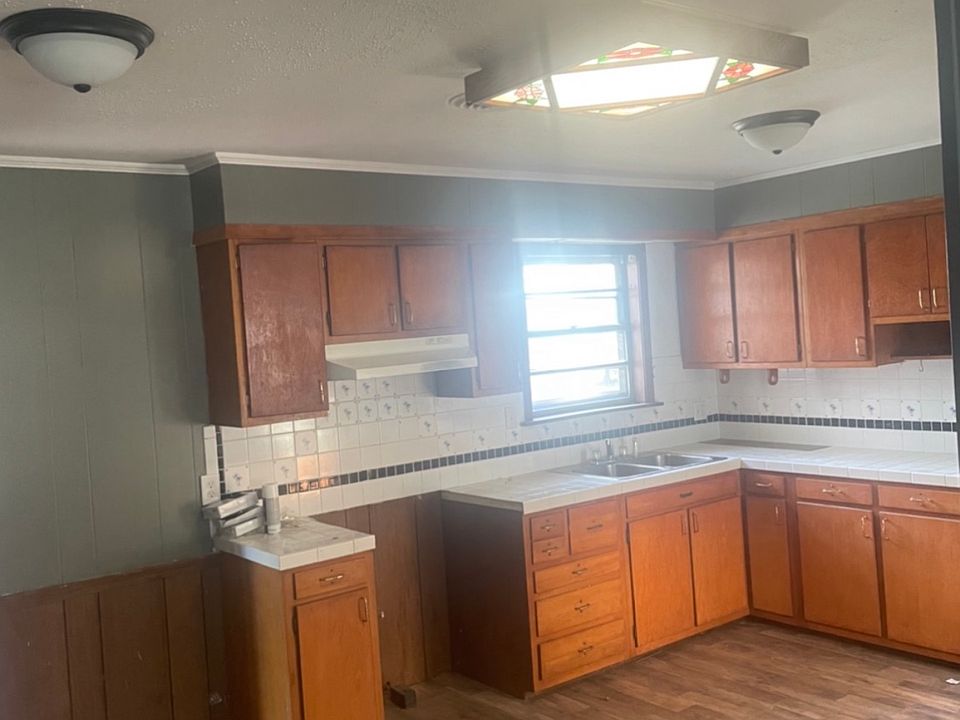 2nd image of 1125 Normandy Ln