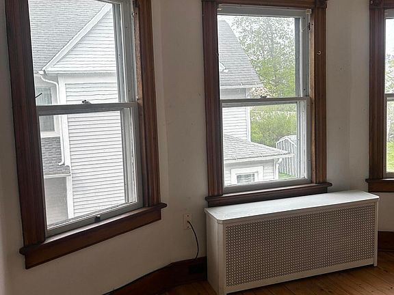 4th image of 44 Russell St