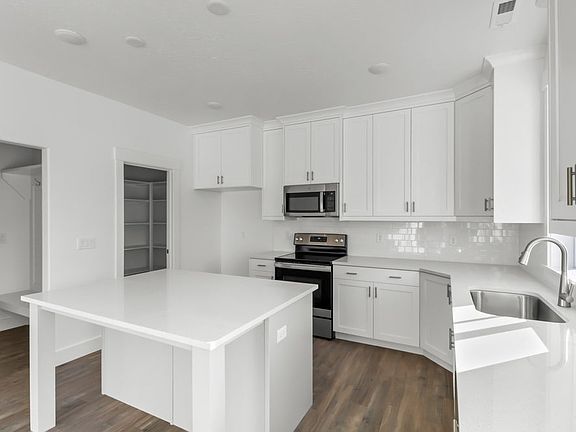 Finished home photos are representational images only. See sales agent for details.