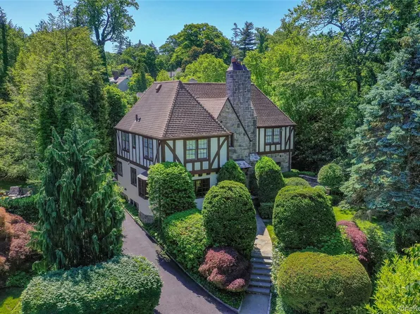 18 Hemlock Road, Bronxville, NY 10708