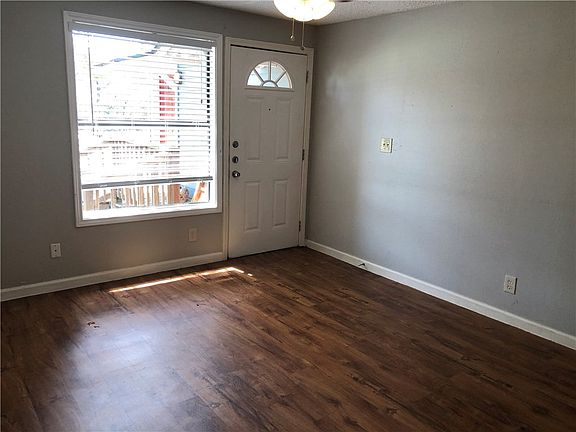 4th image of 5800 Thunderbird St APT 2