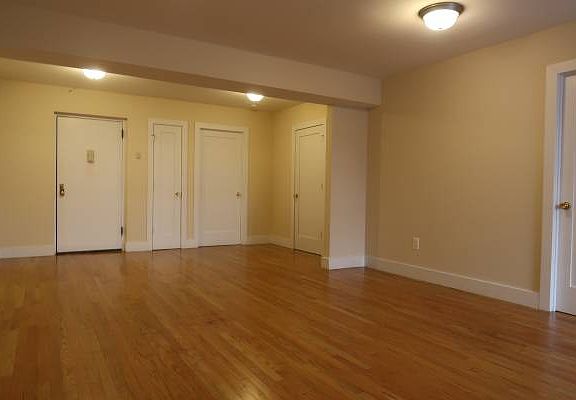 3rd image of 90 Laurel Hill Ter APT 1I