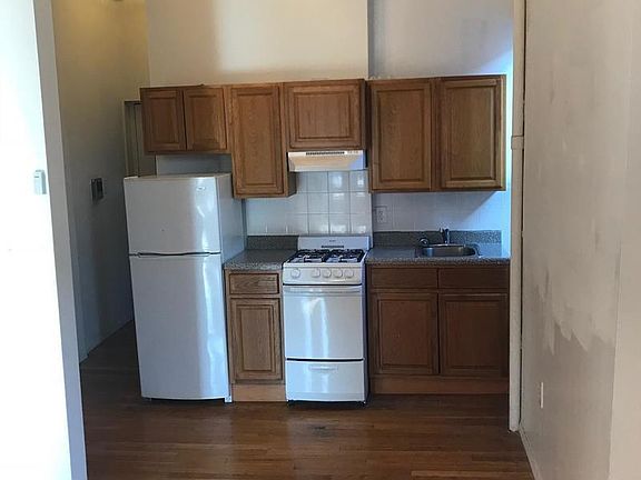 2nd image of 122 Saint Marks Pl APT 19