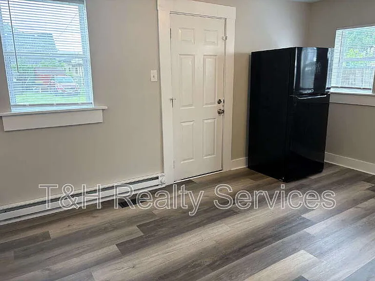 1258 E Naomi St — Photo 13