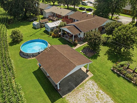 4th image of 122 Burton Ct