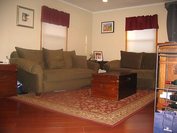 Livingroom, brand new floors installed in November 2007.