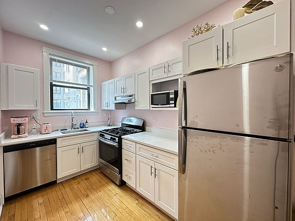 2nd image of 441 W Melrose St #C3