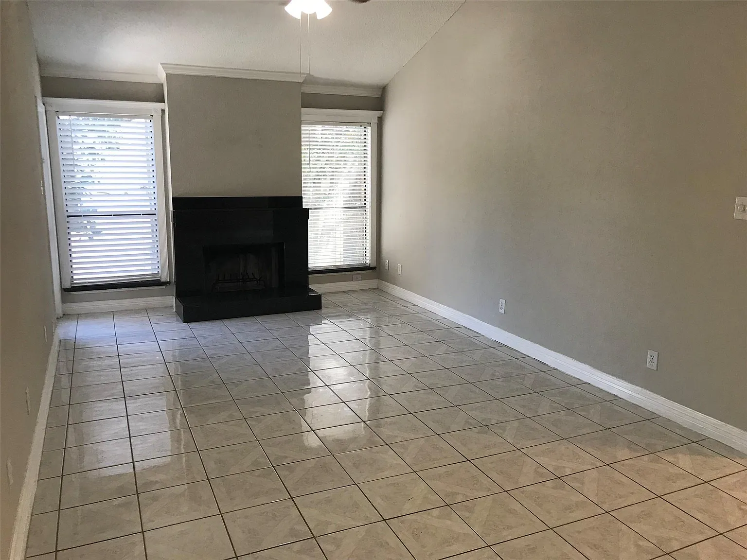 1 bed, 1.0 bath, 784 sqft, $940 — Photo 2