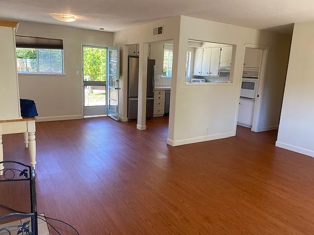 Living room & Kitchen
