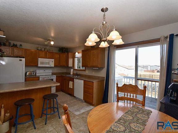 4th image of 812 Lois Ln