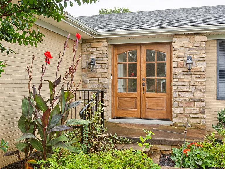 1605 Redwood Way — Photo 6