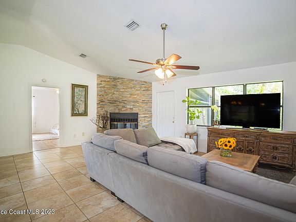 2nd image of 4365 Westlake Dr
