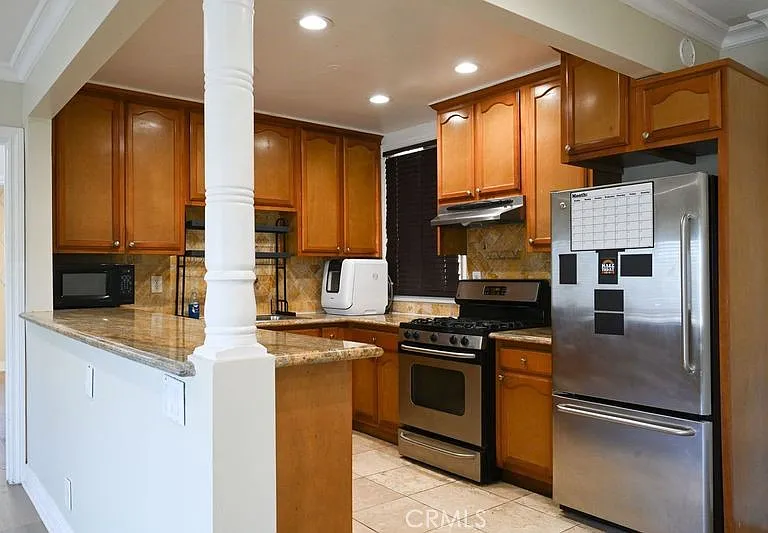6437 Enfield Ave — Photo 9