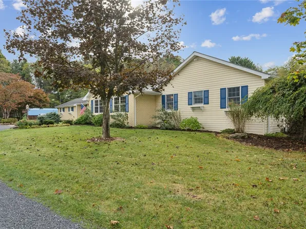 2 Deerfield Ln, Indiana, PA 15701