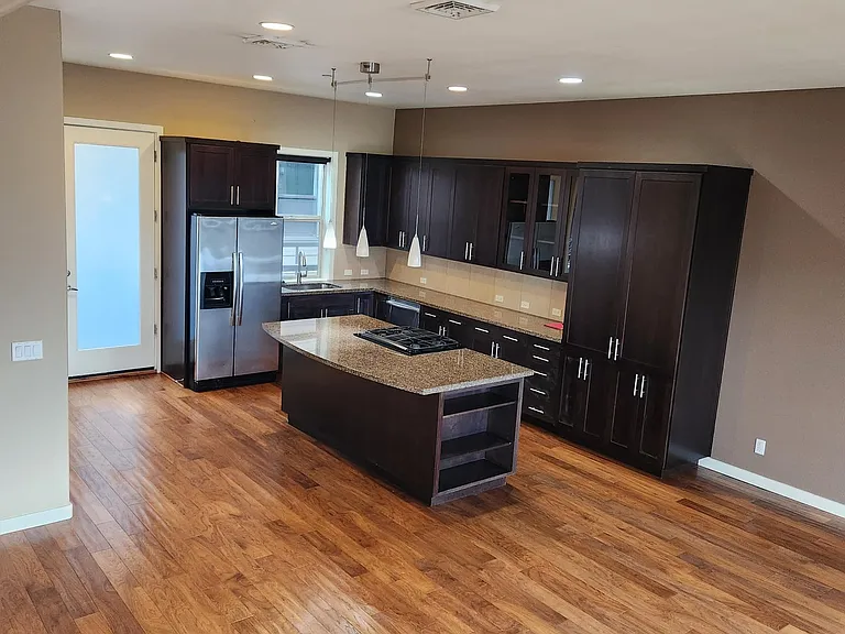 433 SE Washington St #209 — Photo 2