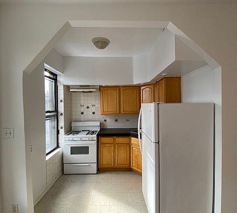 2nd image of 275 Prospect Park W #3R