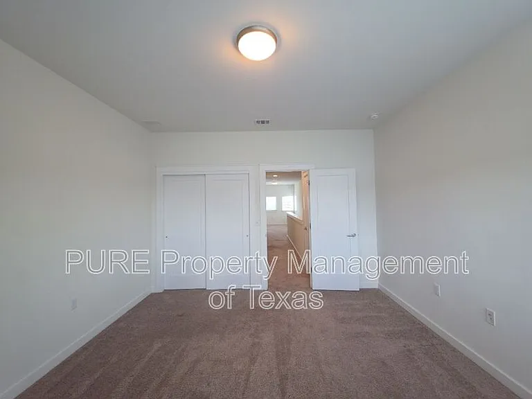 6800 Menchaca Rd #4 — Photo 17