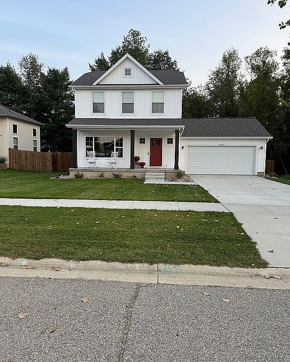 1st image of 806 Starlight Way