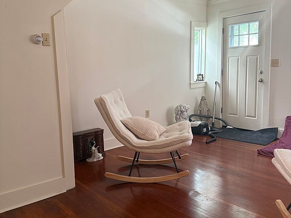 2nd image of 322 W Seneca St APT 1