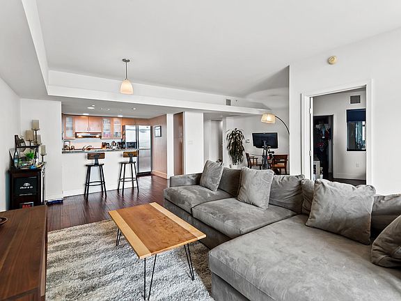 4th image of 13700 Marina Pointe Dr Unit 1212