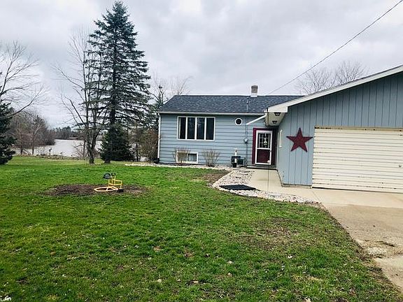 3rd image of 3757 Lakeshore Dr