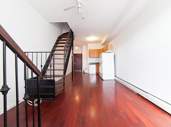 3rd image of 217 Montrose Ave APT 2