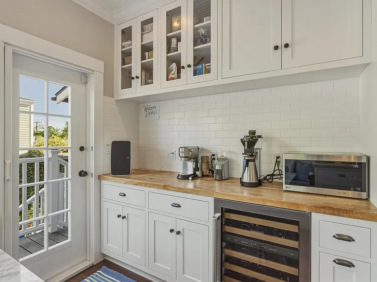 336 E Padre St — Photo 18