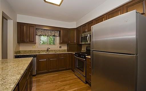 3rd image of 1366 Kuehnle Ave