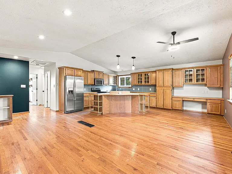 12822 Clermont St — Photo 9