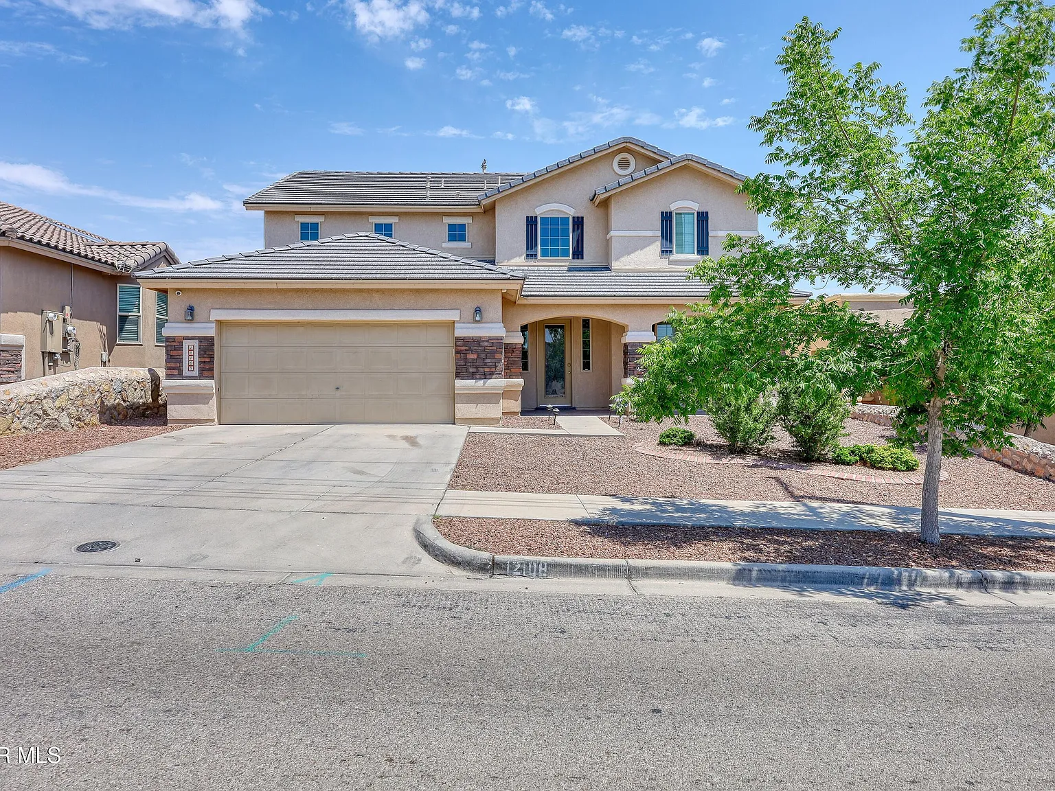 4 bed, 2.5 bath, 2860 sqft, $2,200 — Photo 1