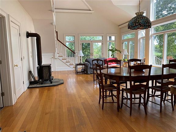 3rd image of 25 Little Creek Ln
