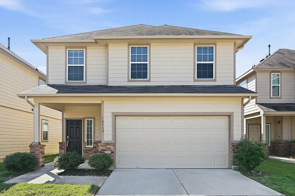 4 bed, 2.5 bath, 2410 sqft, $2,140 — Photo 1
