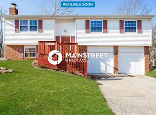 668 Brushwood Ln, Greenwood, IN 46142