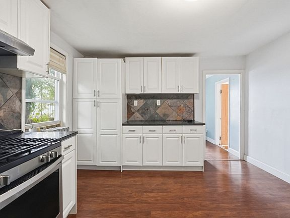 4th image of 10 Fremont Ave #1