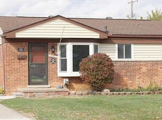 18077 S Wind Dr, Fraser, MI 48026