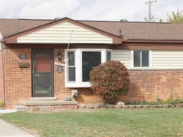 18077 S Wind Dr, Fraser, MI 48026