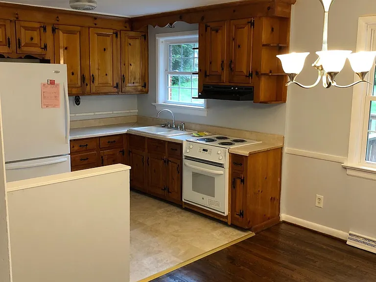 7992 Willow Ave — Photo 9