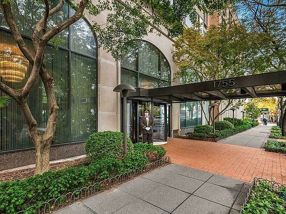 4th image of 1755 York Ave APT 3C