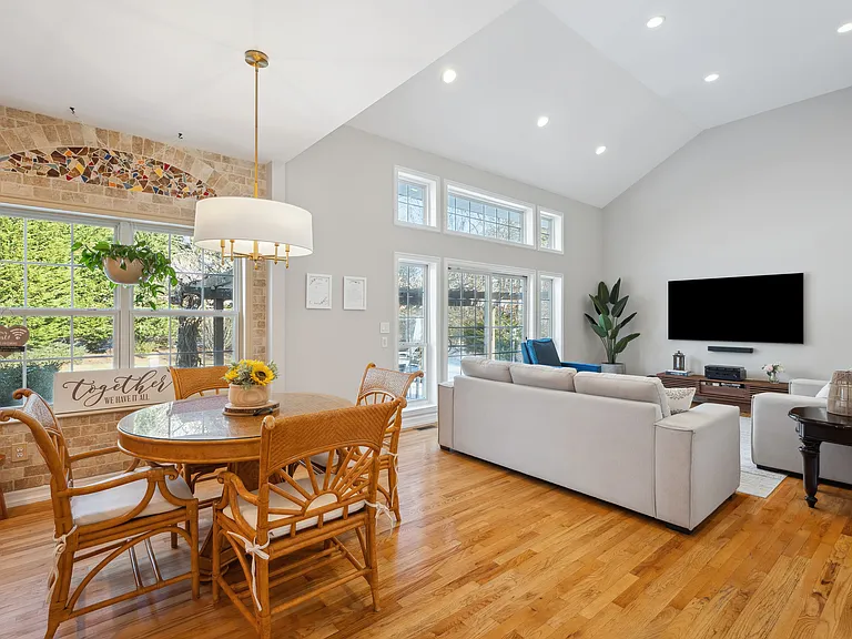 39 Hollow Ln — Photo 11