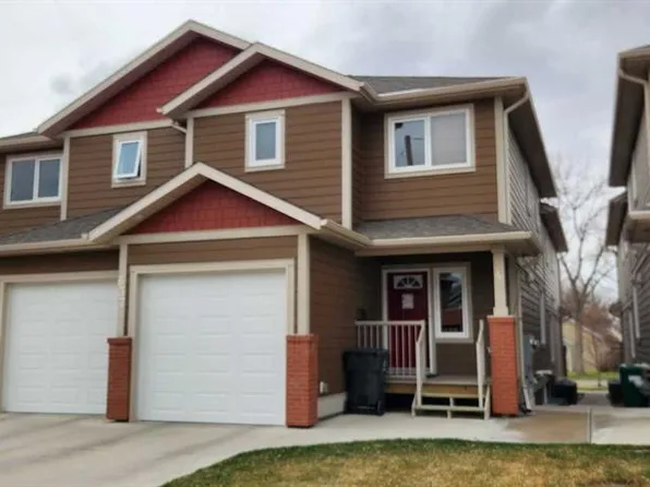 637 E 12a St N #4, Lethbridge, AB T1H 2K1