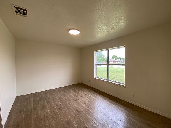 4th image of 2207 Wright Way #B