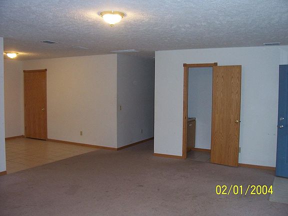 4th image of 527 W Jewell Ave