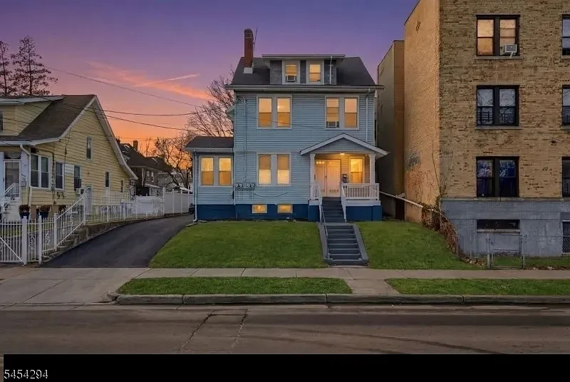 575-577 Sand Ford Ave