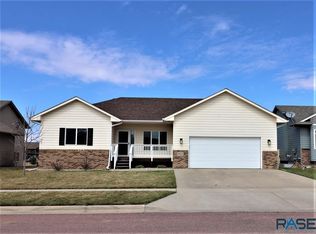8900 W Wiseman Cir, Sioux Falls, SD 57106