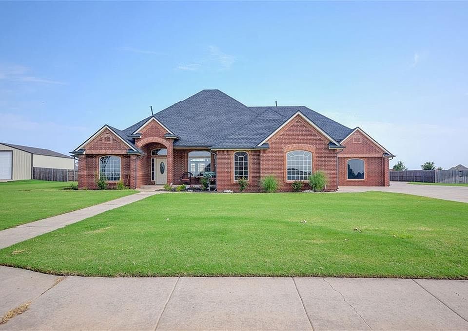 1st image of 2729 Amy Ct NE