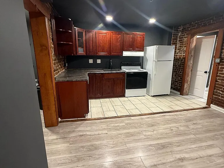 24 Marshall Ave #3 — Photo 8