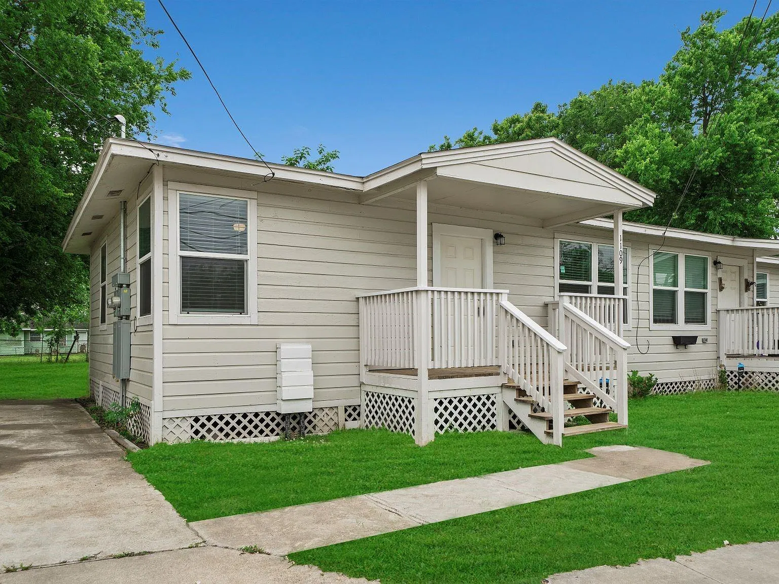 2 bed, 1.0 bath, 730 sqft, $950 — Photo 2