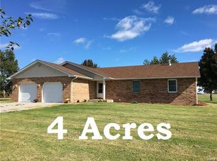 2350 Motel Rd, Highland, IL 62249