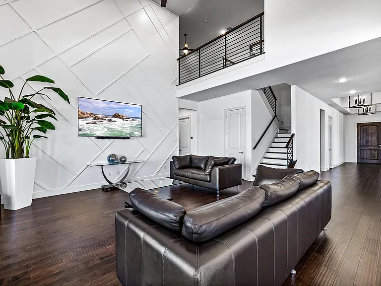 1730 Caruth Dr — Photo 10